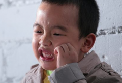 儿童牙齿外伤怎么办？